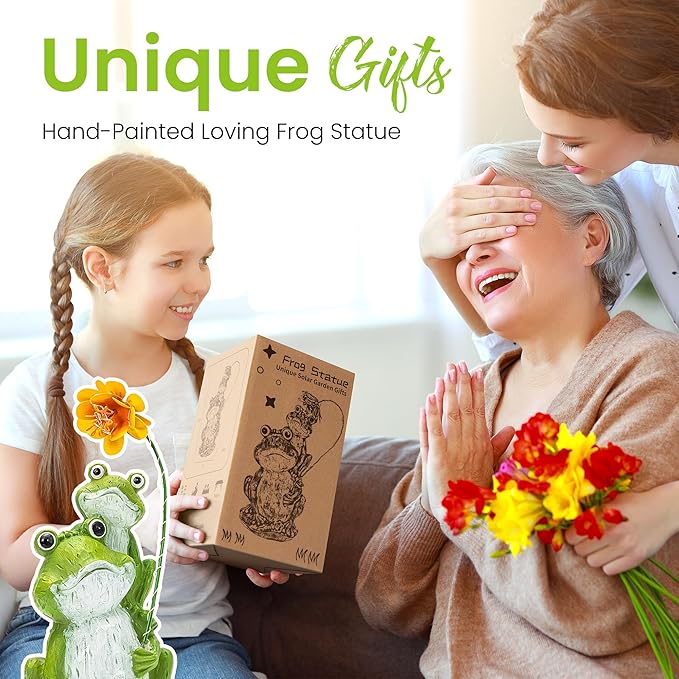 GIGALUMI Solar Garden Statues Loving Frog Garden Decor Figurine Lights for Outside, Yard Decorations Outdoor Patio Decor, Gardening Gifts for Women