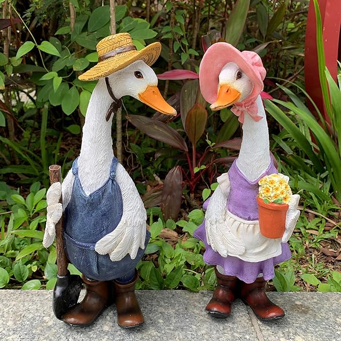 Garden Statues Gardener Couple Duck, Indoor Outdoor Decorations Cute Ducks Art Décor Goose Figurine Ornament for Yard Home Garden Patio and Office (Male)