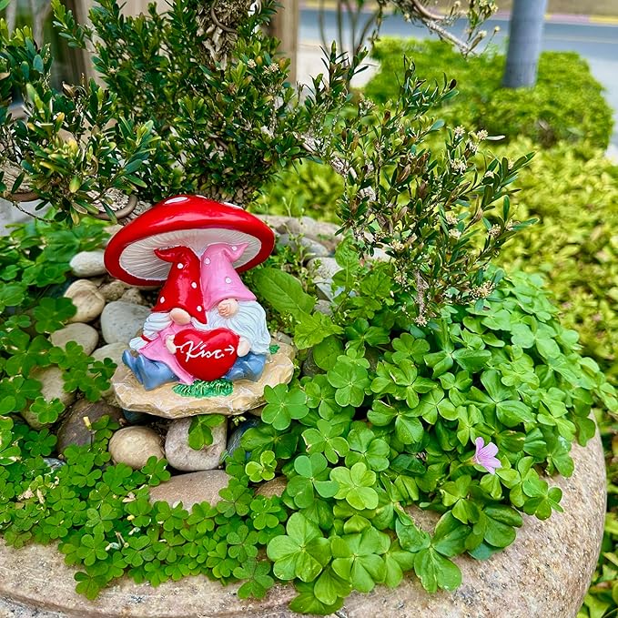 Garden Pink Tiny Gnome Couple Statue with Red Heart Mushroom Funny Outdoor Resin Figurines Home Decorations Valentine’s Day Housewarming Ornament Gift